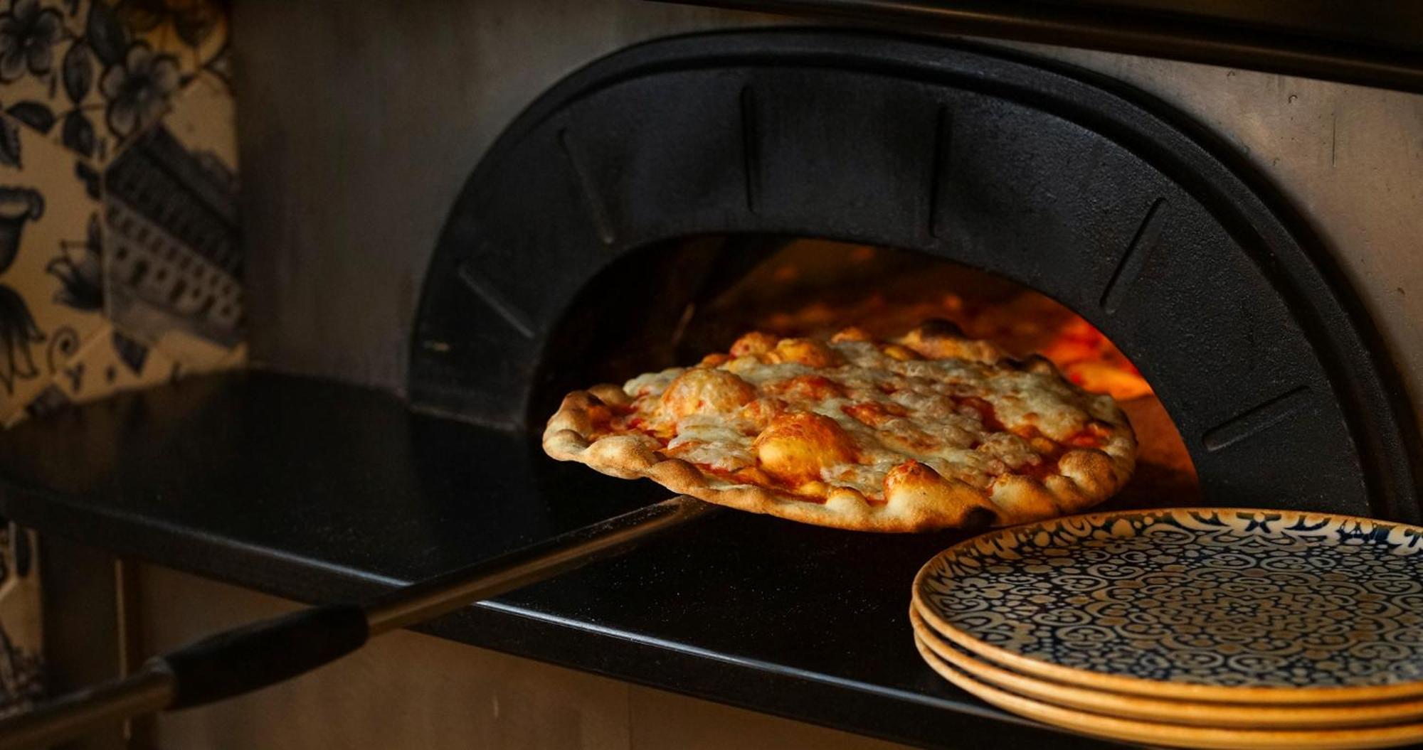 Eme Catedral Mercer Hotel Sevilla Eksteriør bilde Pizza being removed from a wood-fired oven