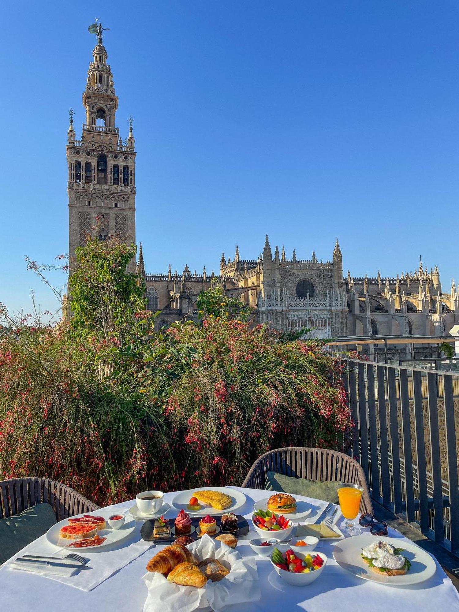 Eme Catedral Mercer Hotel Sevilla Eksteriør bilde The University of Seville