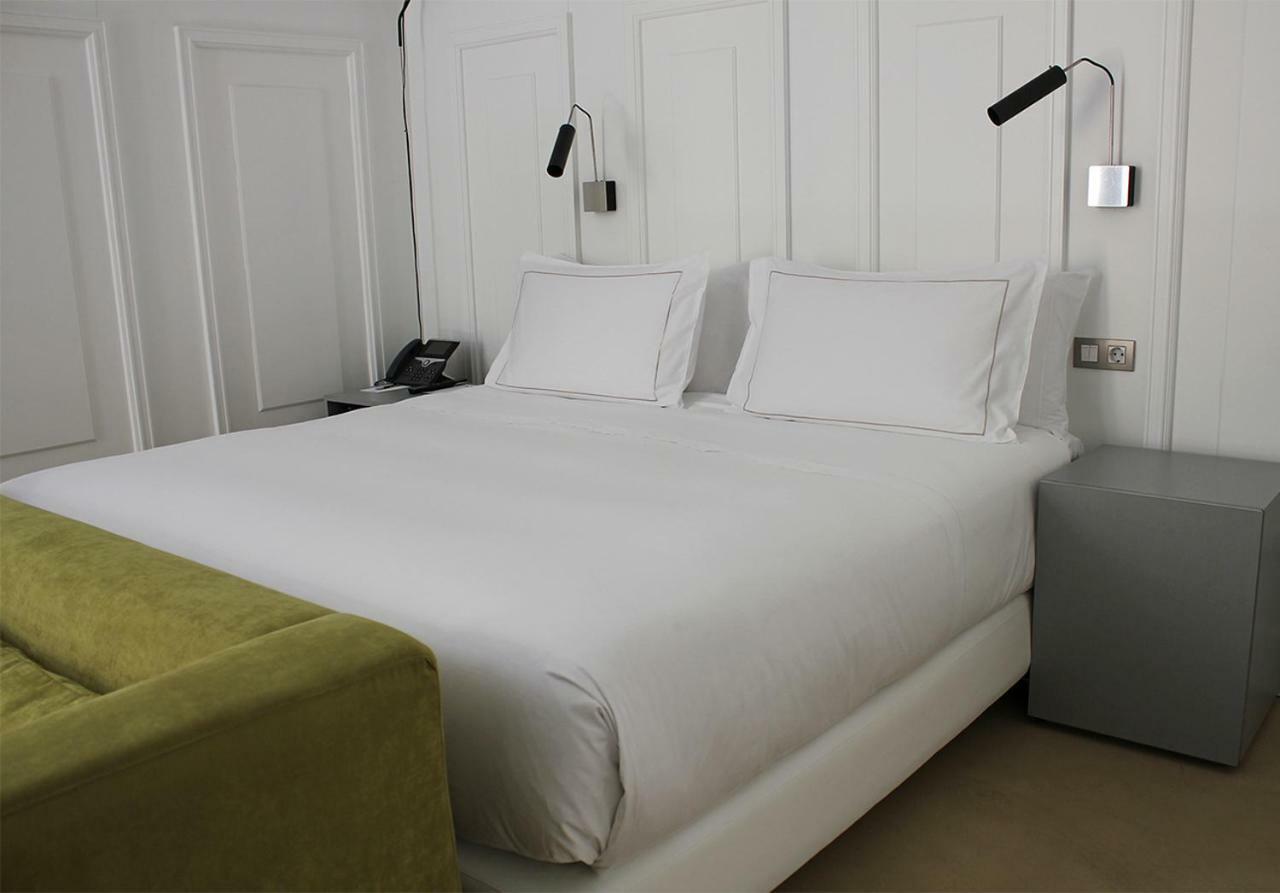 Eme Catedral Mercer Hotel Sevilla Eksteriør bilde A bed with a duvet