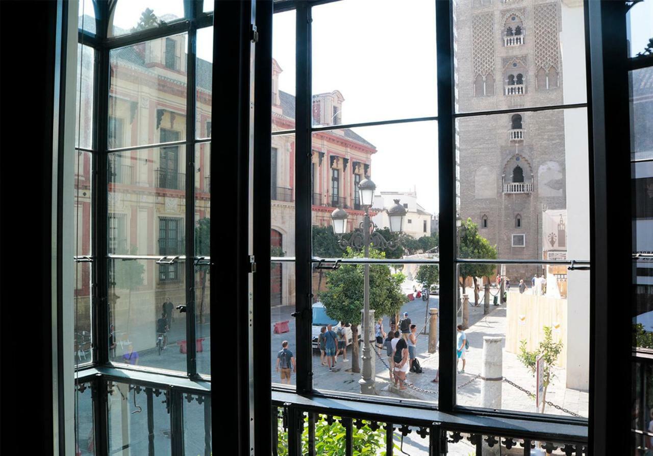 Eme Catedral Mercer Hotel Sevilla Eksteriør bilde A window in the house of Picasso in Barcelona