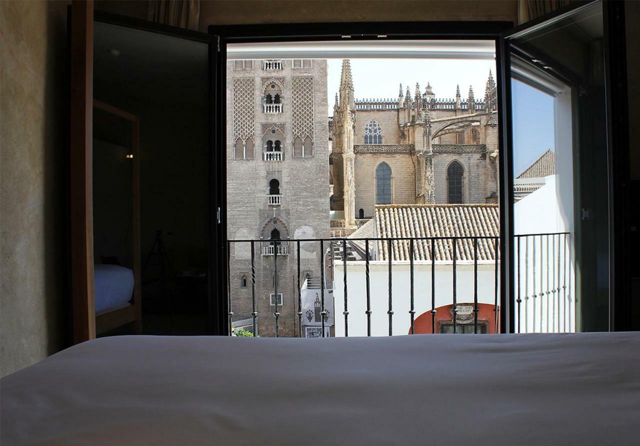 Eme Catedral Mercer Hotel Sevilla Eksteriør bilde View of the Cathedral of Seville from the hotel