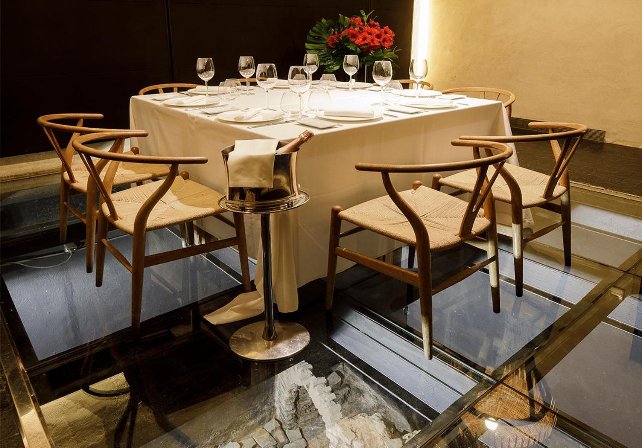Eme Catedral Mercer Hotel Sevilla Eksteriør bilde Ch24 chairs at the Mandarin Oriental, Hong Kong