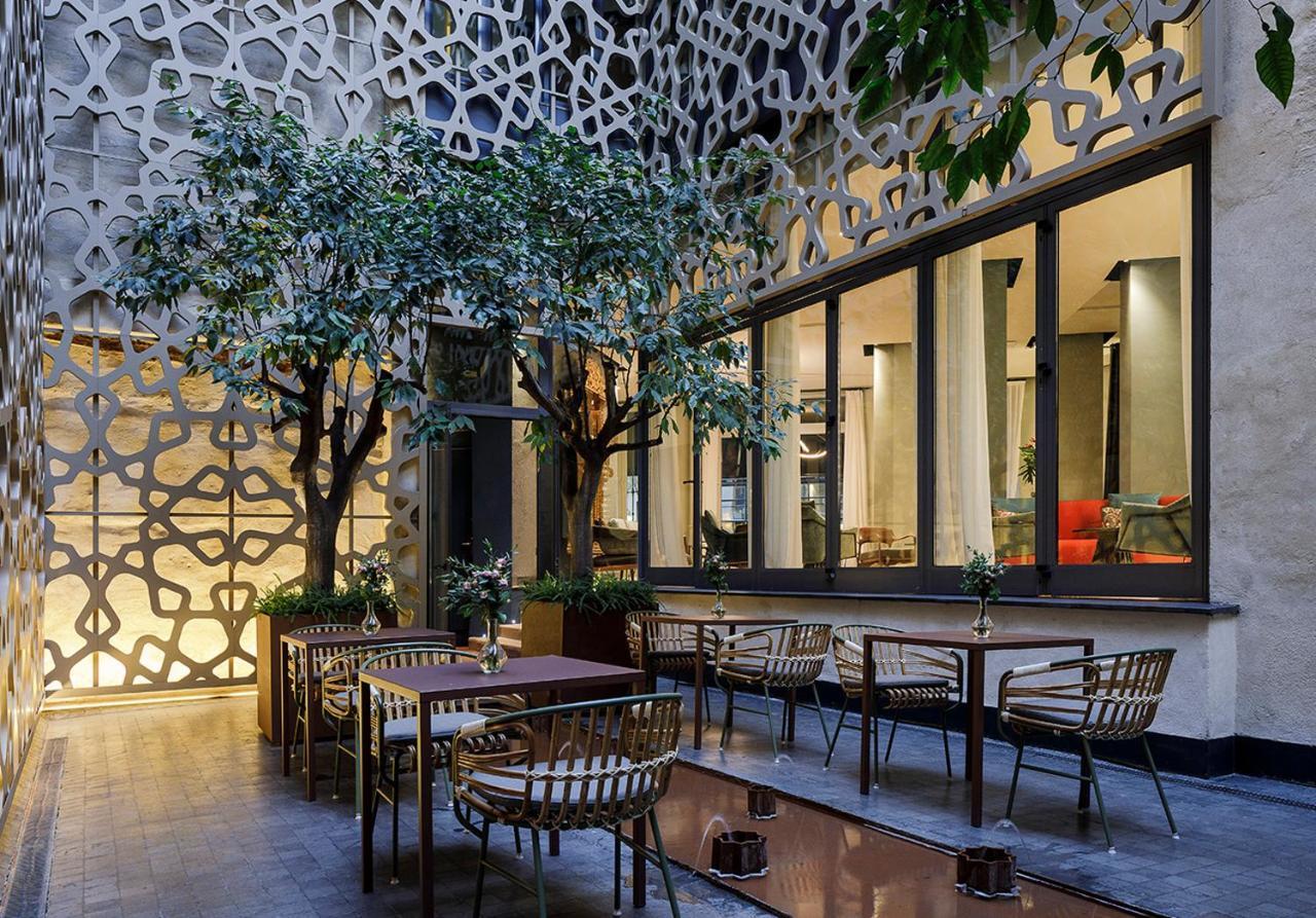 Eme Catedral Mercer Hotel Sevilla Eksteriør bilde The courtyard of the hotel